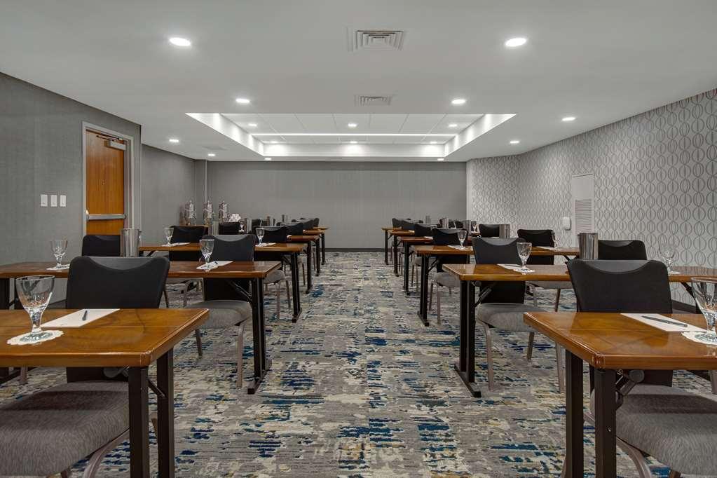 Embassy Suites By Hilton Detroit Metro Airport Ром'юлус Зручності фото